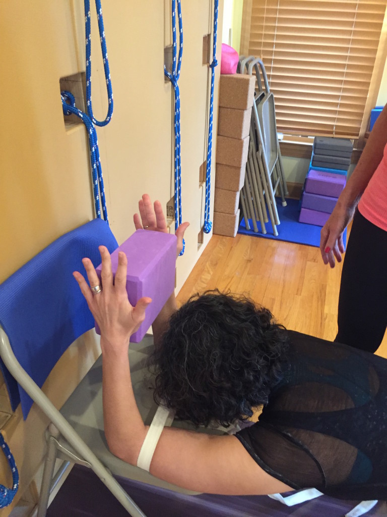 Arm position for Forearm balance preparation using a chair and a block